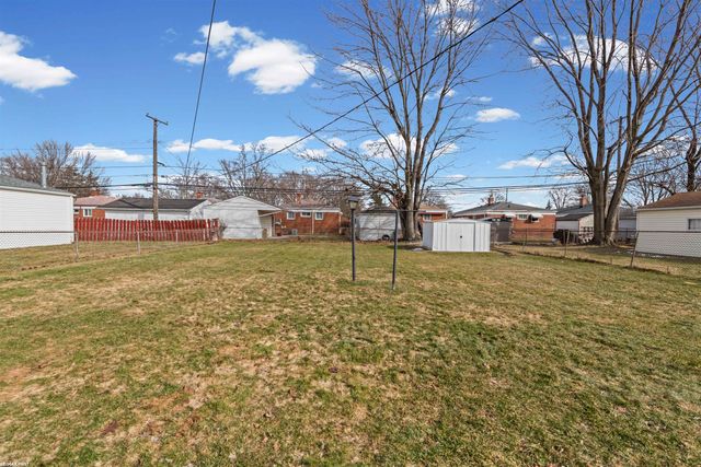 25208 Comfort Street, Center Line, MI 48015