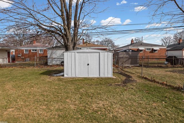 25208 Comfort Street, Center Line, MI 48015