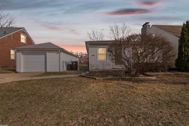 25208 Comfort Street, Center Line, MI 48015