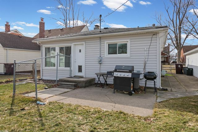 25208 Comfort Street, Center Line, MI 48015