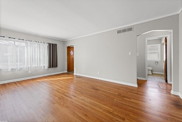 25208 Comfort Street, Center Line, MI 48015