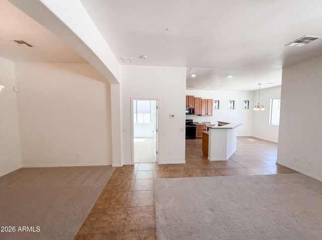 4615 W POWELL Drive, New River, AZ 85087
