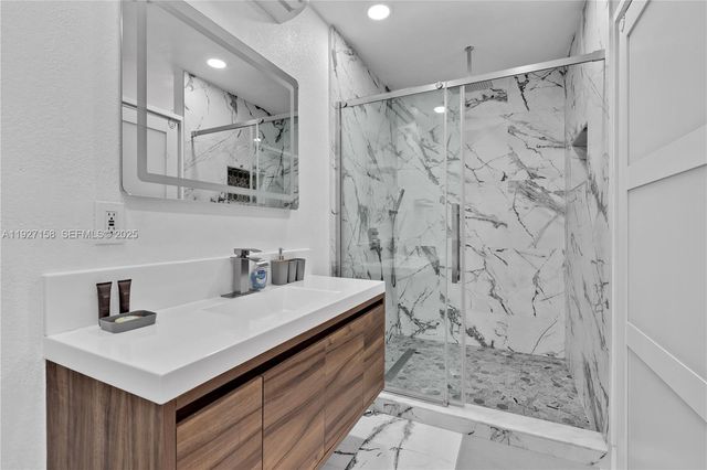 7831 Hope St, Hollywood, FL 33024