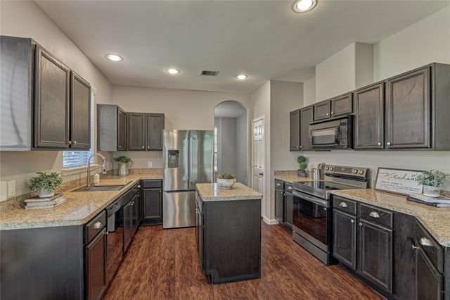 13425 Raintree Drive, Montgomery, TX 77356