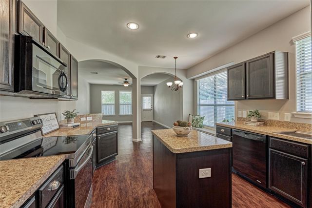 13425 Raintree Drive, Montgomery, TX 77356