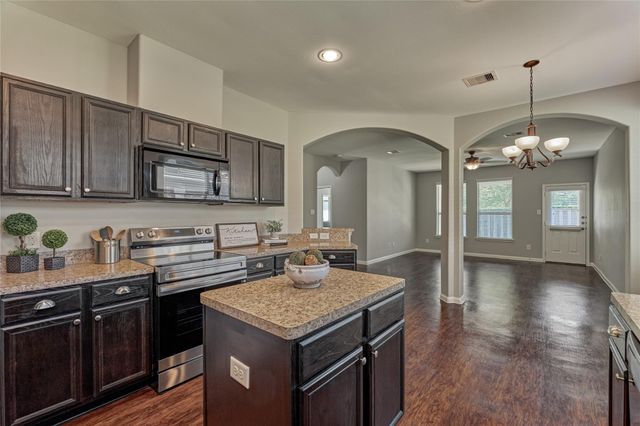 13425 Raintree Drive, Montgomery, TX 77356