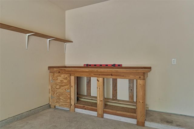 13425 Raintree Drive, Montgomery, TX 77356