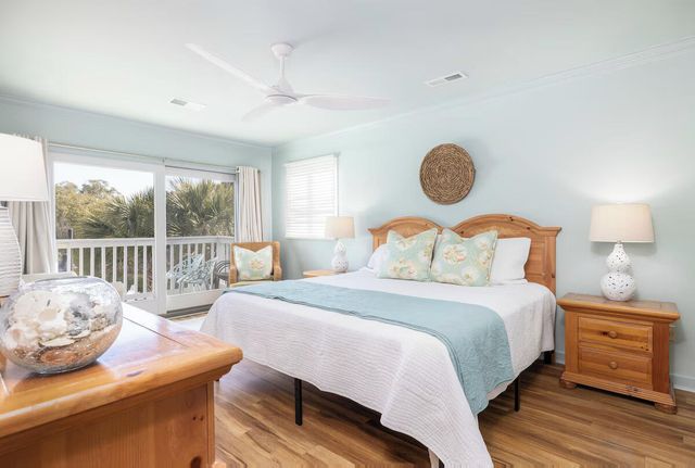 10 Lagoon Villas, Isle Of Palms, SC 29451