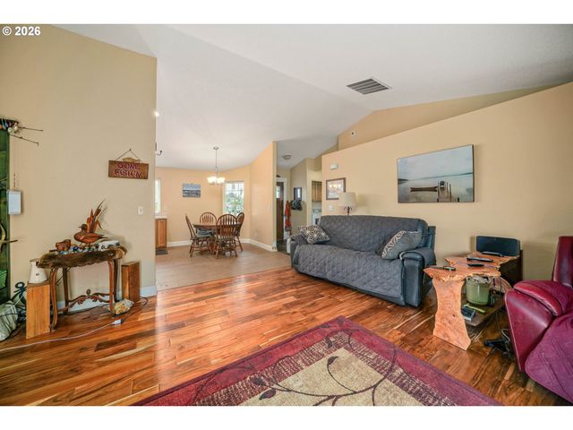 371 HOBSON St, Stayton, OR 97383