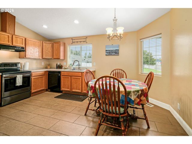 371 HOBSON St, Stayton, OR 97383