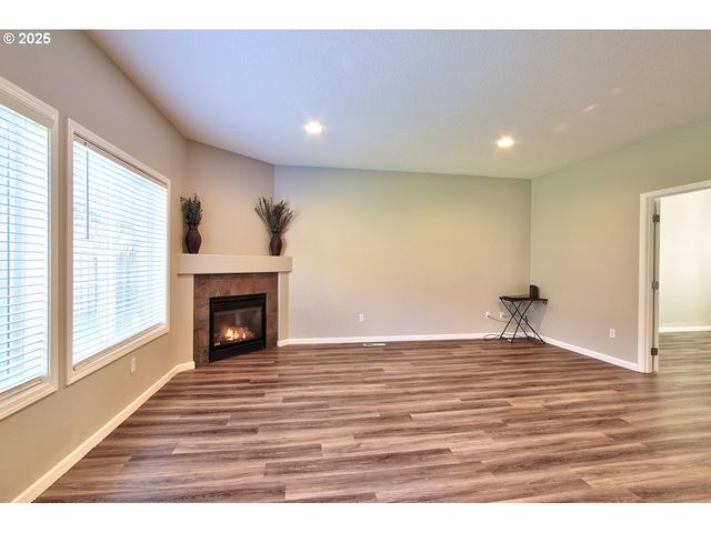 300 Sw MT MAZAMA St, Mc Minnville, OR 97128