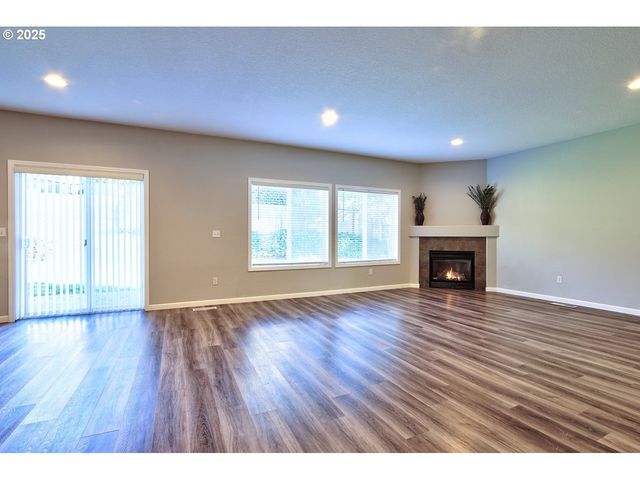 300 Sw MT MAZAMA St, Mc Minnville, OR 97128