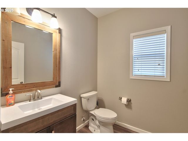 300 Sw MT MAZAMA St, Mc Minnville, OR 97128