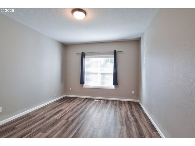 300 Sw MT MAZAMA St, Mc Minnville, OR 97128