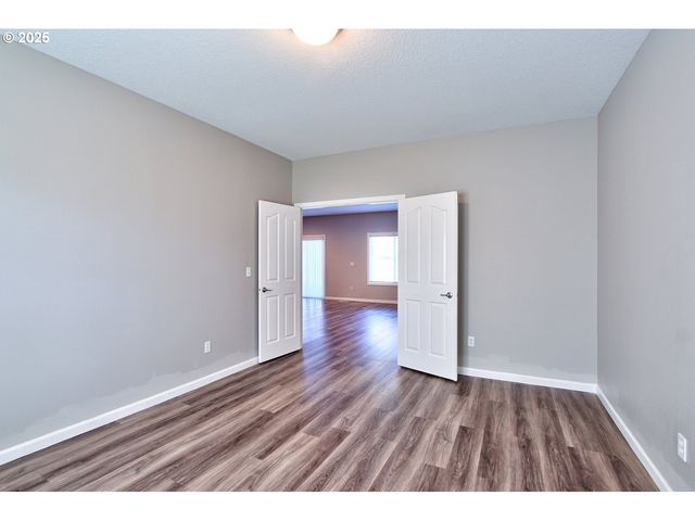 300 Sw MT MAZAMA St, Mc Minnville, OR 97128