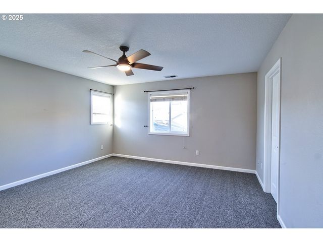 300 Sw MT MAZAMA St, Mc Minnville, OR 97128