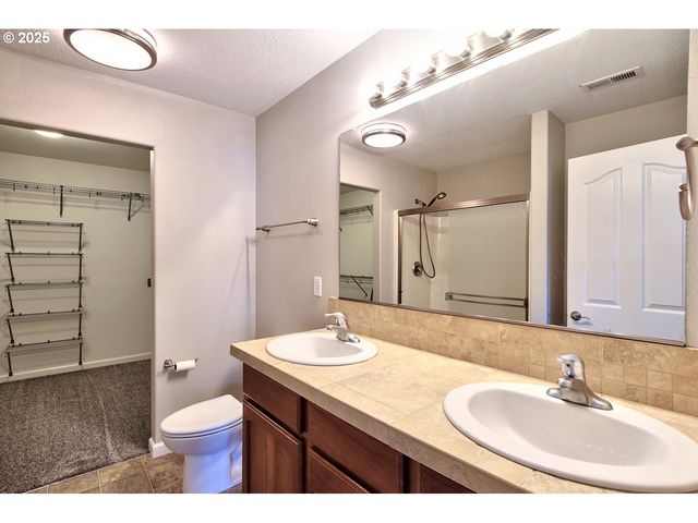 300 Sw MT MAZAMA St, Mc Minnville, OR 97128