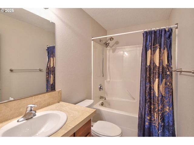 300 Sw MT MAZAMA St, Mc Minnville, OR 97128