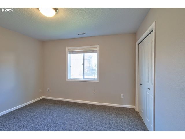 300 Sw MT MAZAMA St, Mc Minnville, OR 97128