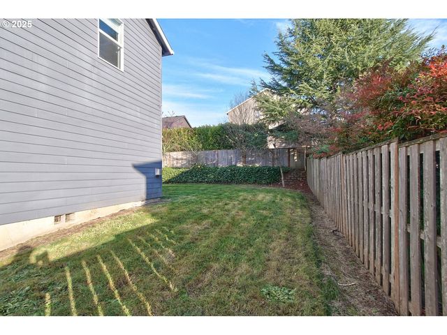 300 Sw MT MAZAMA St, Mc Minnville, OR 97128