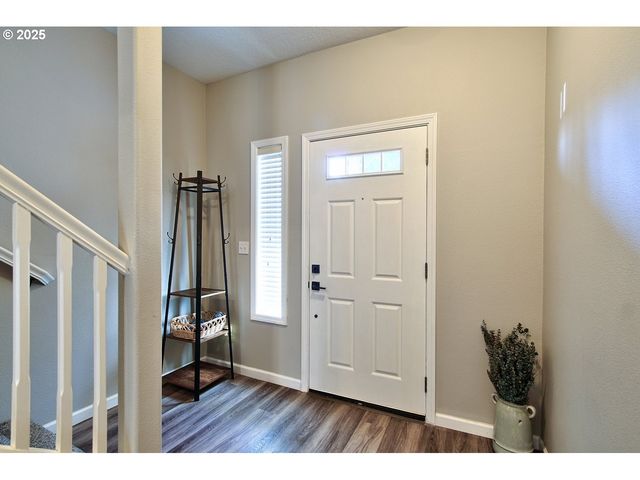 300 Sw MT MAZAMA St, Mc Minnville, OR 97128