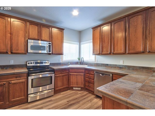 300 Sw MT MAZAMA St, Mc Minnville, OR 97128