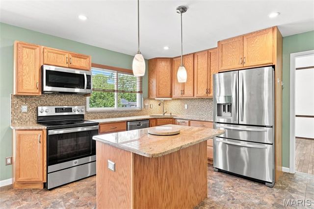 3927 Summerfield Parkway, St Charles, MO 63304
