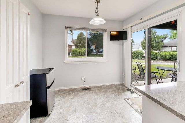 1264 WILLIAMSBURG Drive D1, Schaumburg, IL 60193