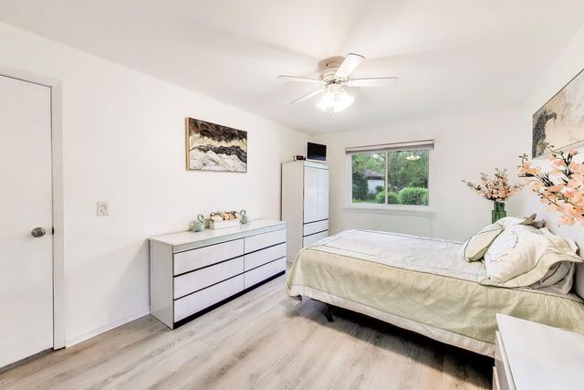 1264 WILLIAMSBURG Drive D1, Schaumburg, IL 60193