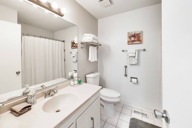 1264 WILLIAMSBURG Drive D1, Schaumburg, IL 60193