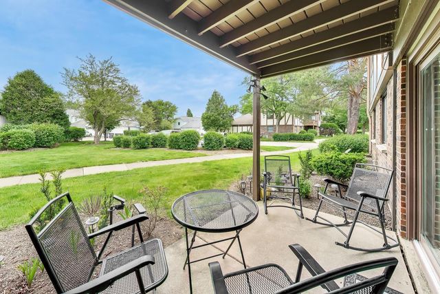 1264 WILLIAMSBURG Drive D1, Schaumburg, IL 60193