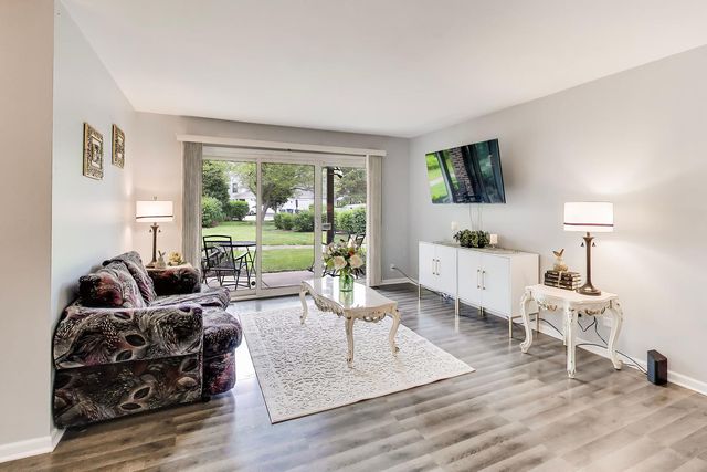 1264 WILLIAMSBURG Drive D1, Schaumburg, IL 60193