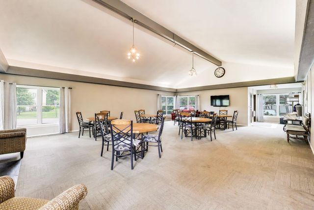 1264 WILLIAMSBURG Drive D1, Schaumburg, IL 60193
