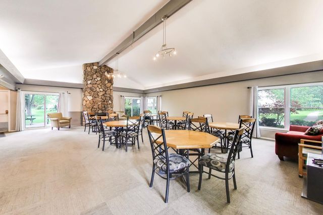 1264 WILLIAMSBURG Drive D1, Schaumburg, IL 60193