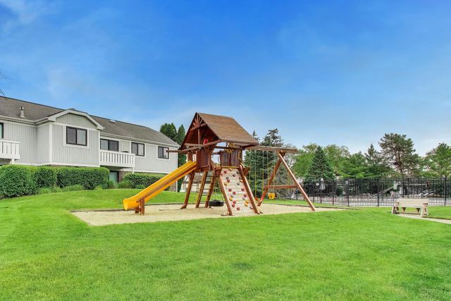 1264 WILLIAMSBURG Drive D1, Schaumburg, IL 60193
