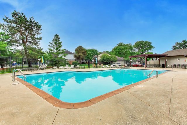 1264 WILLIAMSBURG Drive D1, Schaumburg, IL 60193