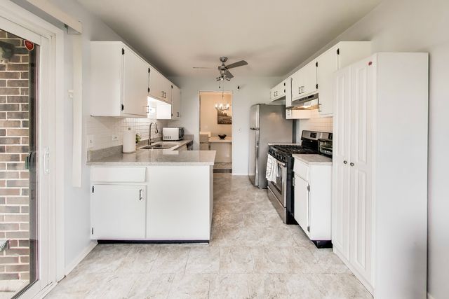 1264 WILLIAMSBURG Drive D1, Schaumburg, IL 60193