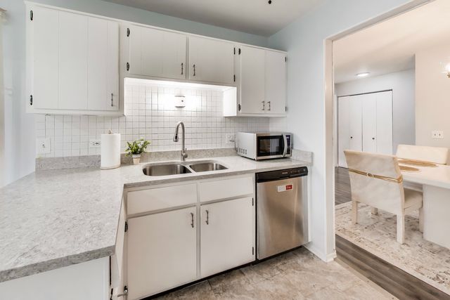 1264 WILLIAMSBURG Drive D1, Schaumburg, IL 60193