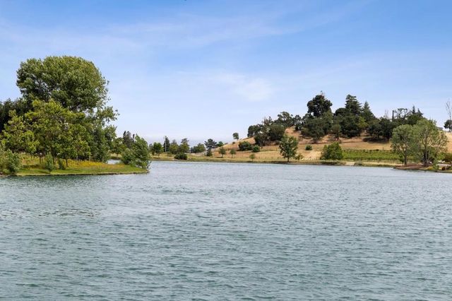 1450 Lakeview Court, San Martin, CA 95046