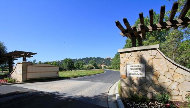 1450 Lakeview Court, San Martin, CA 95046