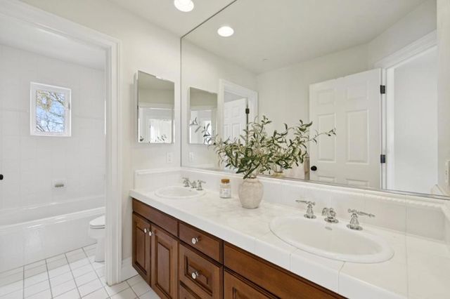 1450 Lakeview Court, San Martin, CA 95046