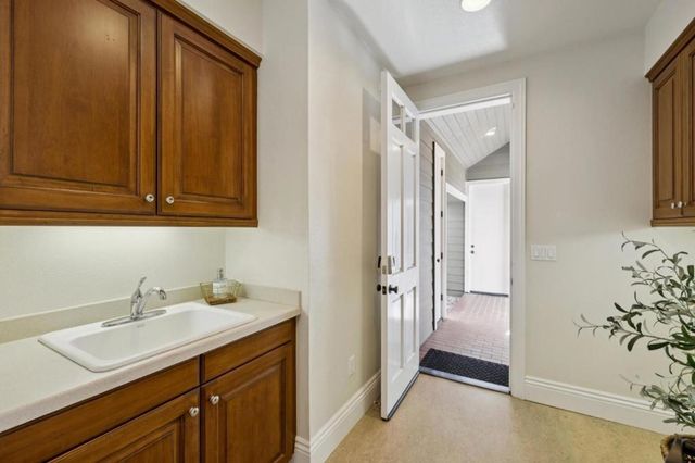 1450 Lakeview Court, San Martin, CA 95046