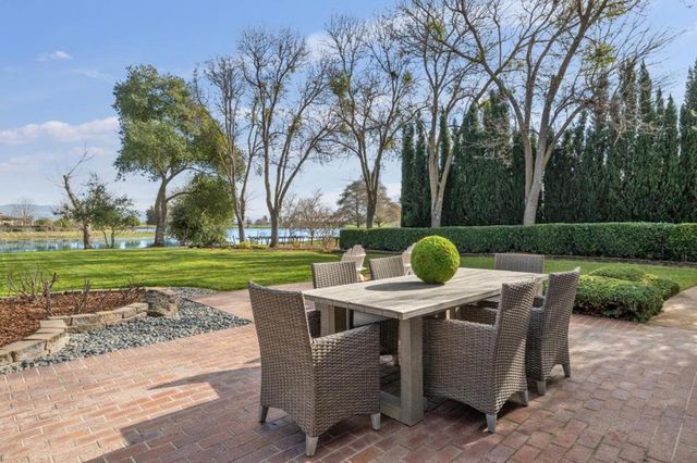 1450 Lakeview Court, San Martin, CA 95046