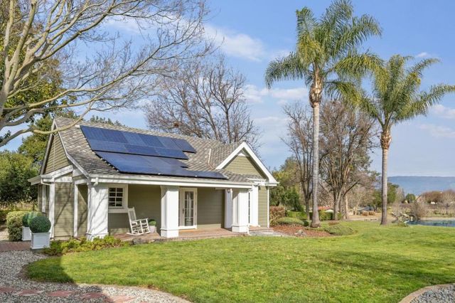 1450 Lakeview Court, San Martin, CA 95046