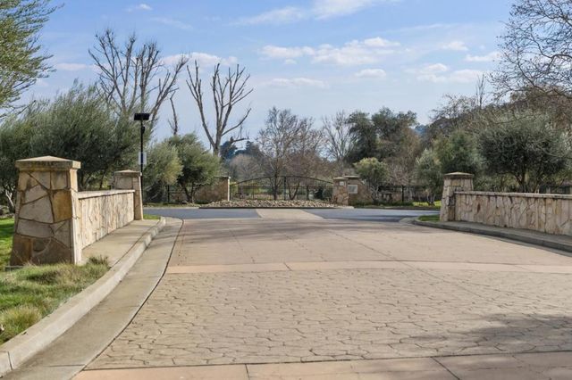 1450 Lakeview Court, San Martin, CA 95046