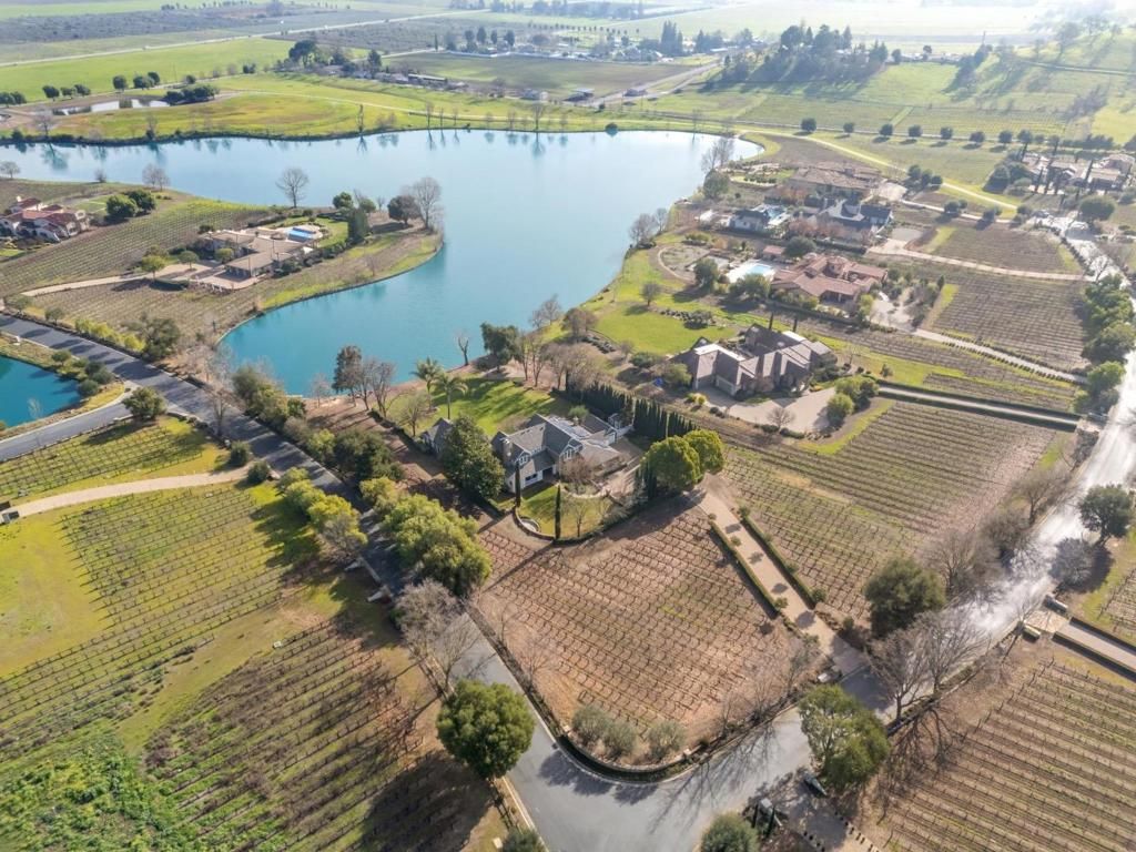 1450 Lakeview Court, San Martin, CA 95046