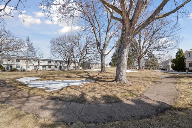 7604 Hampshire Avenue N, Brooklyn Park, MN 55428