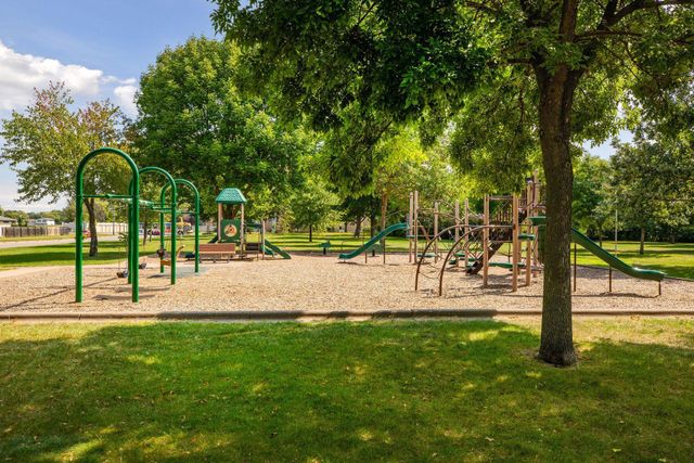 7604 Hampshire Avenue N, Brooklyn Park, MN 55428