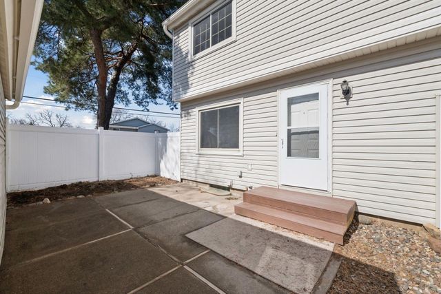 7604 Hampshire Avenue N, Brooklyn Park, MN 55428