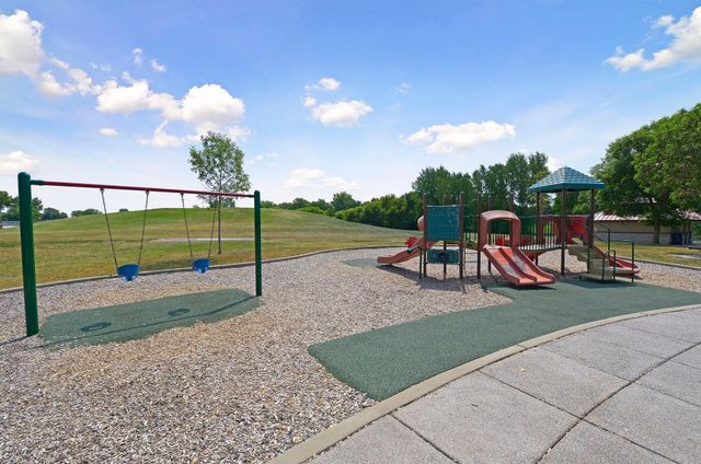 7604 Hampshire Avenue N, Brooklyn Park, MN 55428